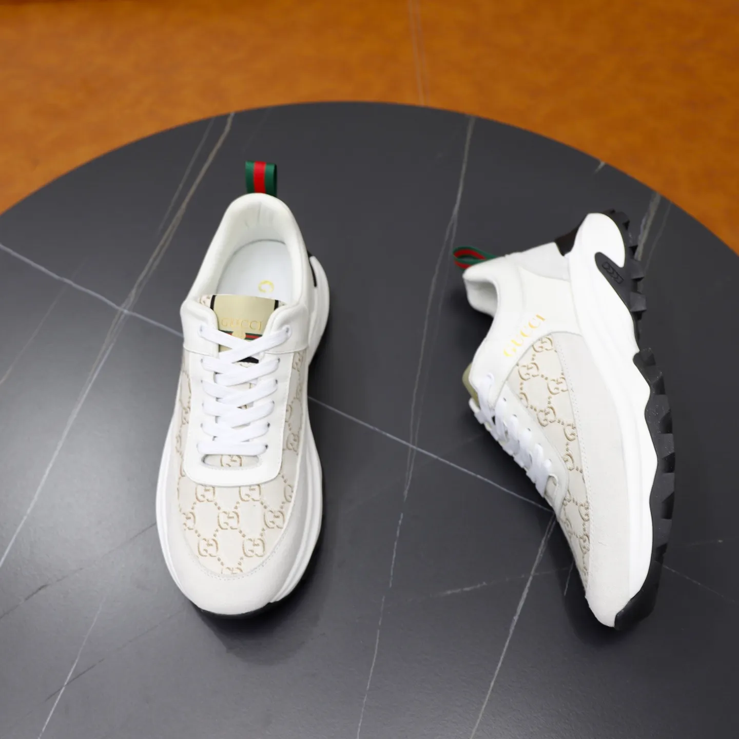 Ex-factory price: 462💰🙅‍♂️🙅‍♂️🙅‍♂️ Brand: GUCCI Standard code: 38-44 (45 customized) Grade: Same as the official website Material: Original leather splicing, comfortable and breathable lining, original wear-resistant outsole Style category: Men's fashionable casual shoes, running shoes, noble luxury brand elements, top luxury Color: actual picture color